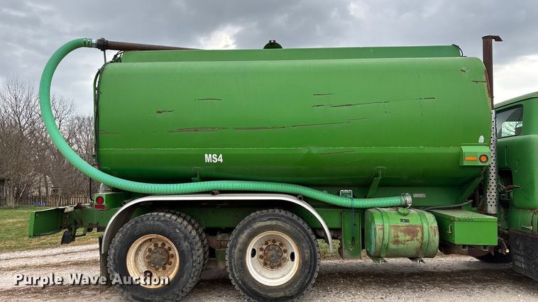 image for item ED2399 1988 Ford 8000 tank truck