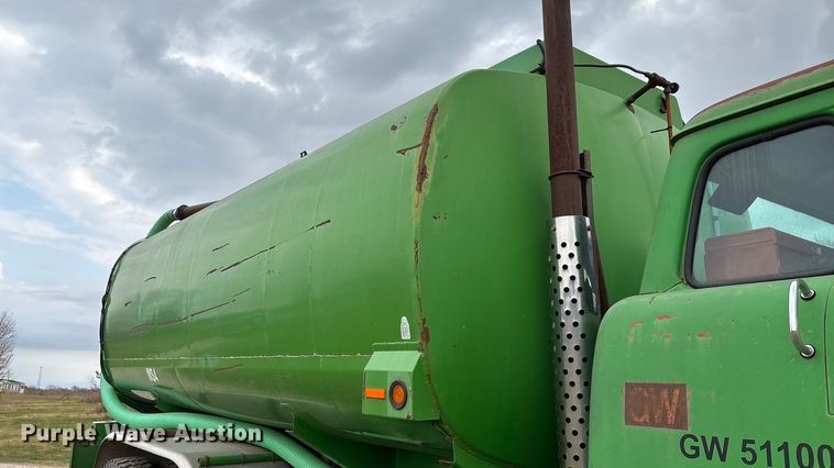 image for item ED2399 1988 Ford 8000 tank truck