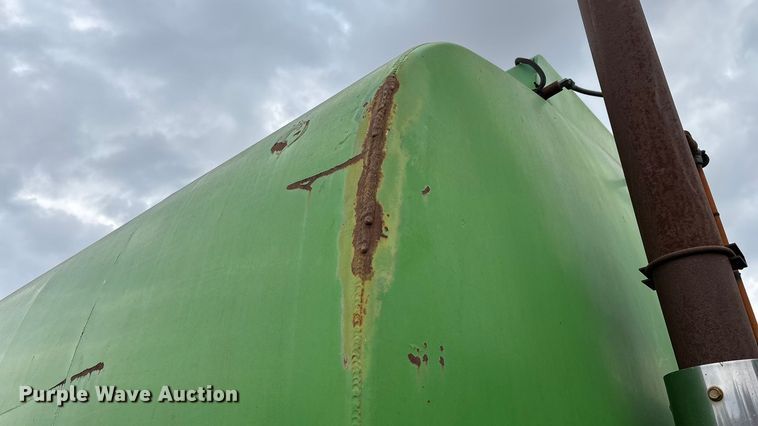 image for item ED2399 1988 Ford 8000 tank truck