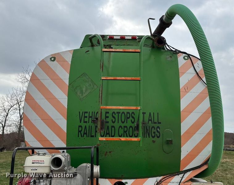 image for item ED2399 1988 Ford 8000 tank truck