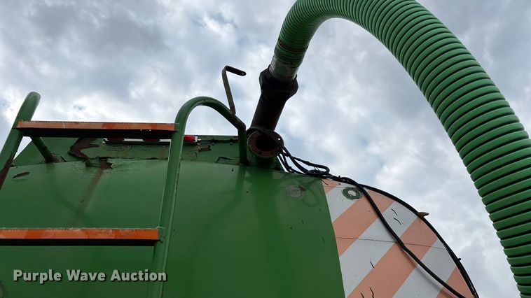 image for item ED2399 1988 Ford 8000 tank truck