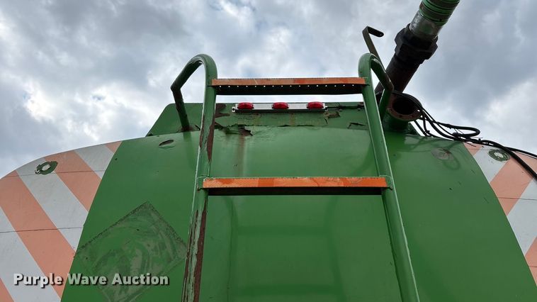 image for item ED2399 1988 Ford 8000 tank truck