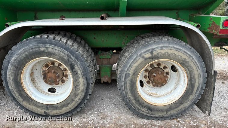 image for item ED2399 1988 Ford 8000 tank truck