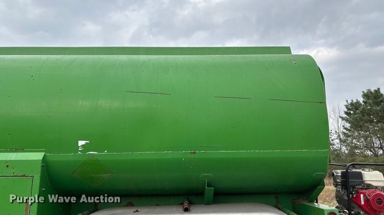 image for item ED2399 1988 Ford 8000 tank truck