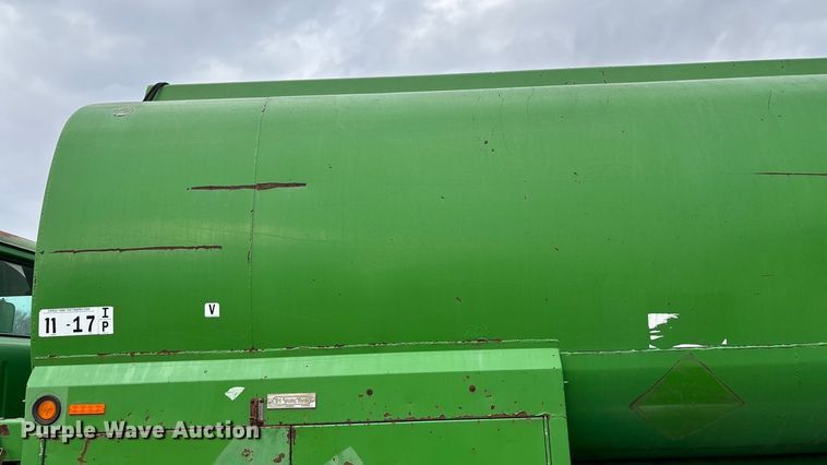 image for item ED2399 1988 Ford 8000 tank truck