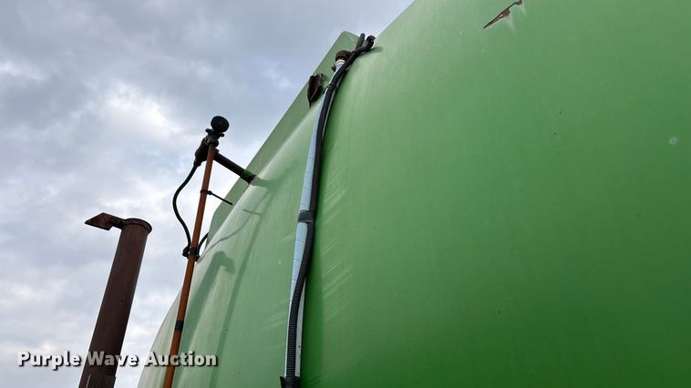 image for item ED2399 1988 Ford 8000 tank truck