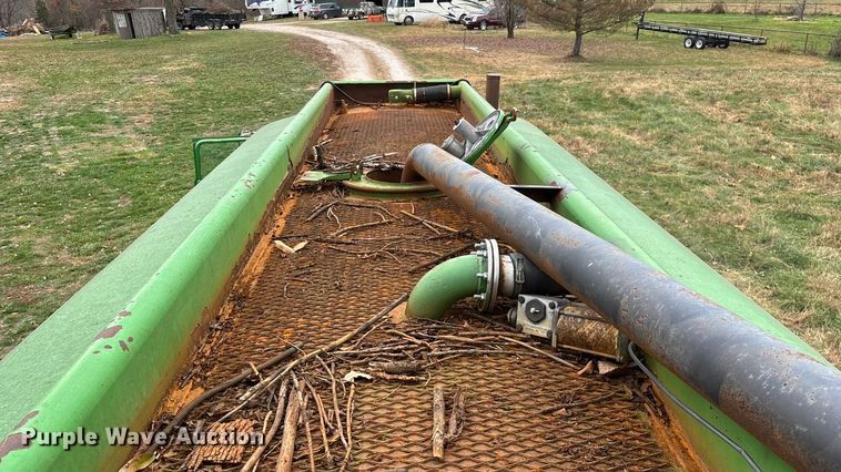 image for item ED2399 1988 Ford 8000 tank truck