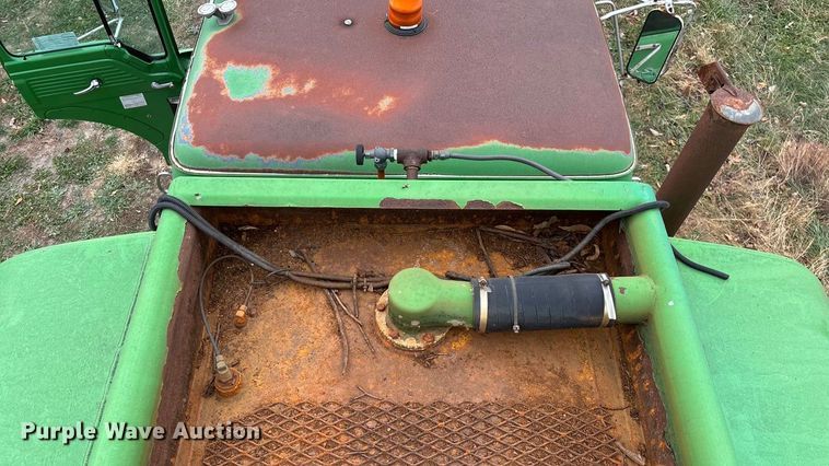 image for item ED2399 1988 Ford 8000 tank truck