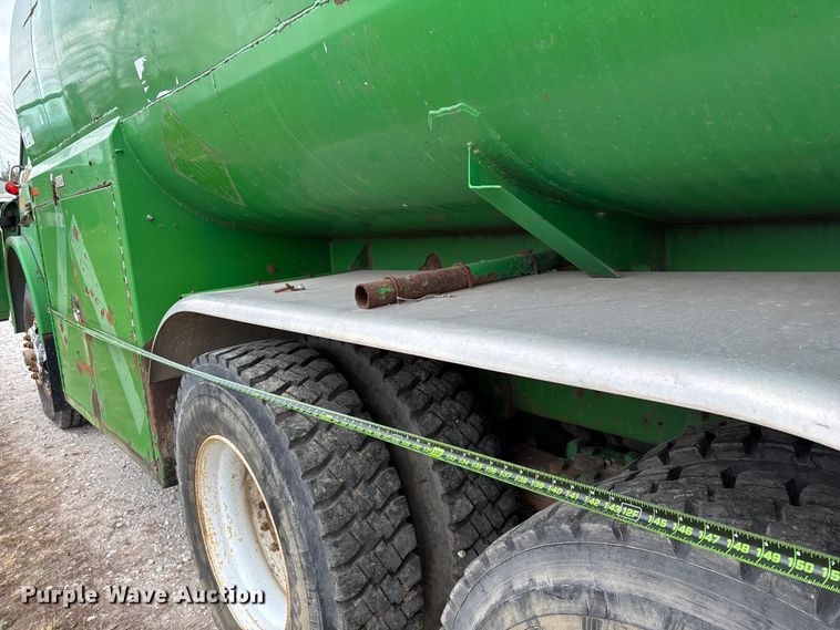 image for item ED2399 1988 Ford 8000 tank truck