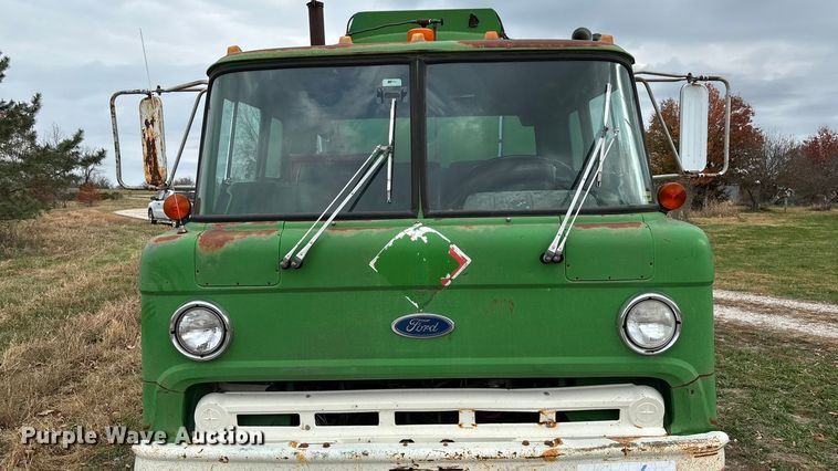 image for item ED2399 1988 Ford 8000 tank truck