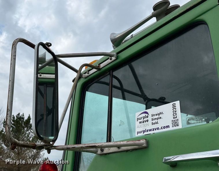 image for item ED2399 1988 Ford 8000 tank truck