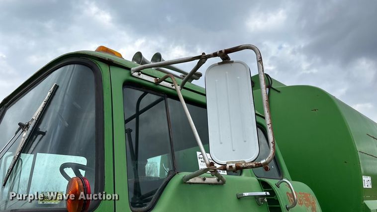 image for item ED2399 1988 Ford 8000 tank truck
