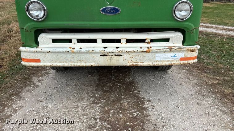 image for item ED2399 1988 Ford 8000 tank truck