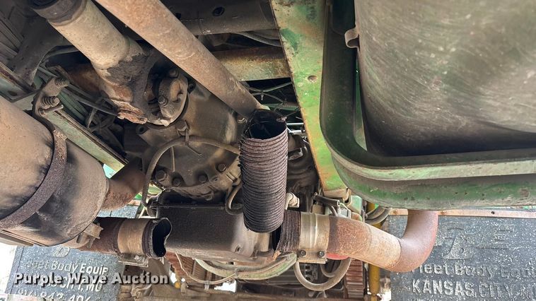 image for item ED2399 1988 Ford 8000 tank truck