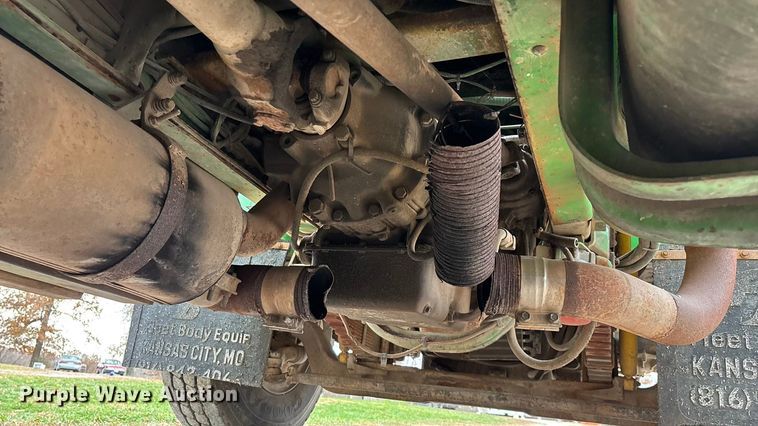 image for item ED2399 1988 Ford 8000 tank truck