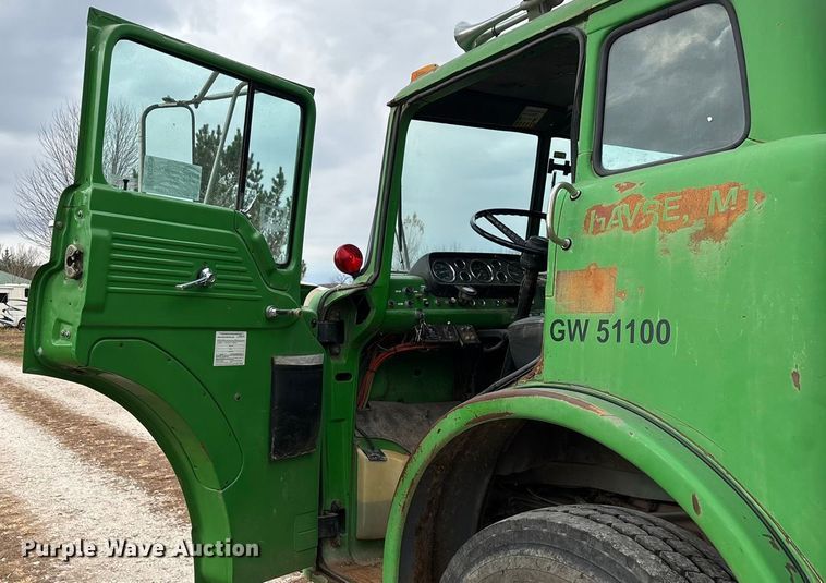 image for item ED2399 1988 Ford 8000 tank truck