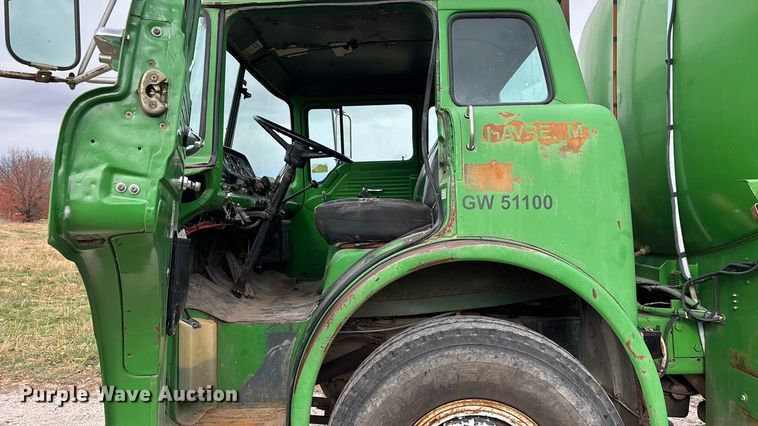 image for item ED2399 1988 Ford 8000 tank truck