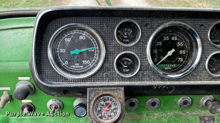 image for item ED2399 1988 Ford 8000 tank truck