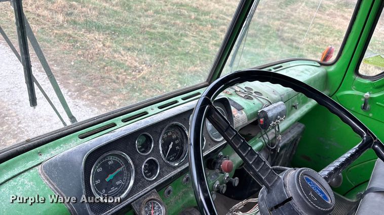 image for item ED2399 1988 Ford 8000 tank truck