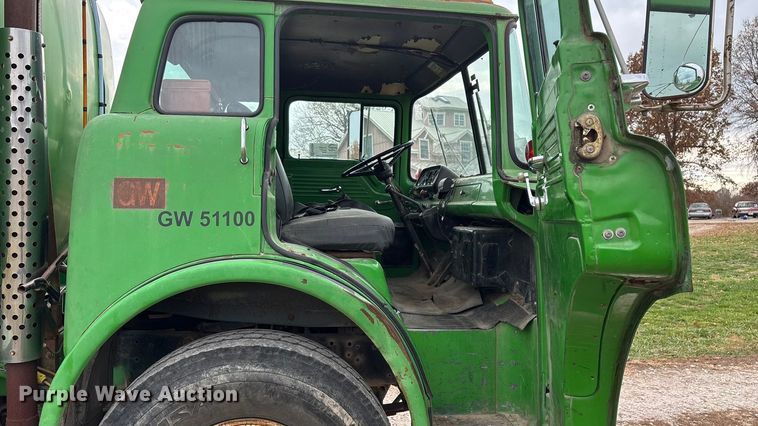 image for item ED2399 1988 Ford 8000 tank truck