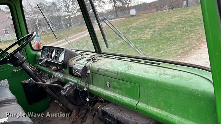 image for item ED2399 1988 Ford 8000 tank truck