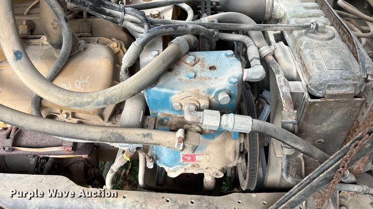 image for item ED2399 1988 Ford 8000 tank truck
