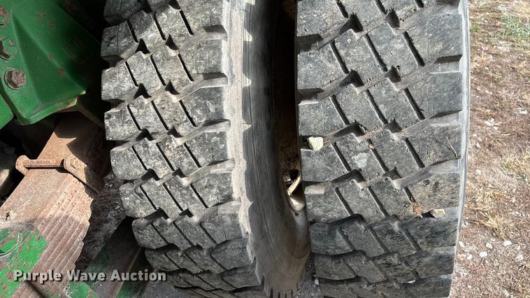 image for item ED2399 1988 Ford 8000 tank truck