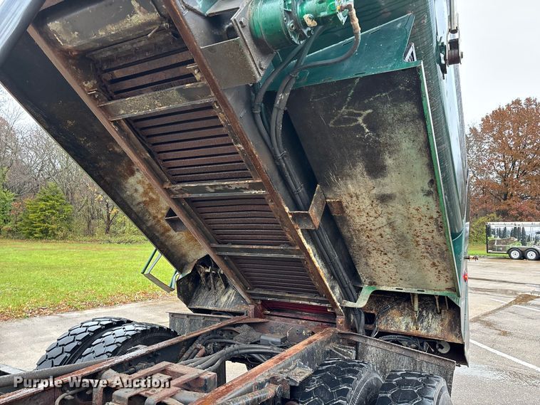 image for item ED2405 2005 Ford F750 Super Duty XL dump truck