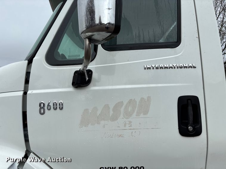 image for item ED2406 2003 International 8600 semi truck
