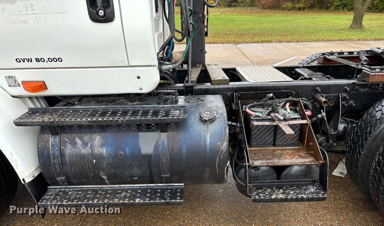 image for item ED2406 2003 International 8600 semi truck