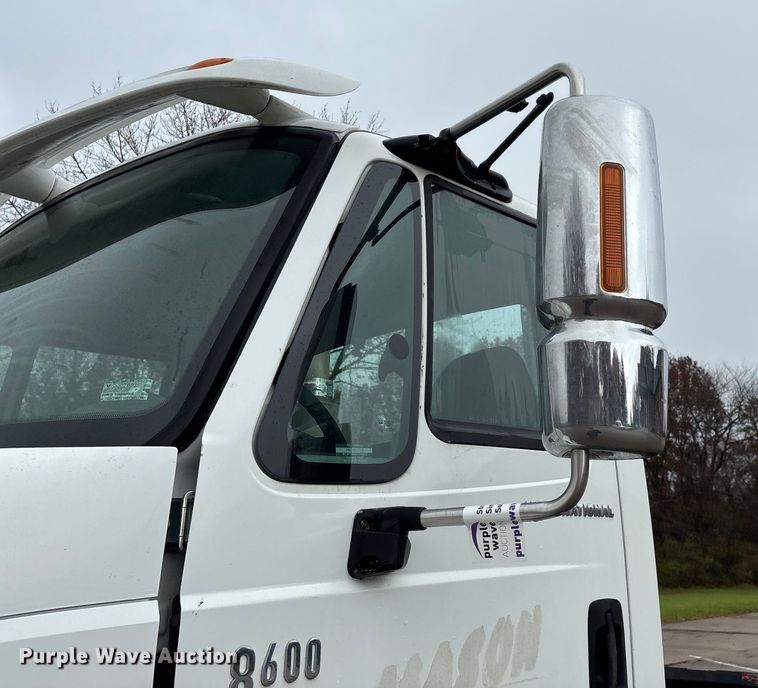 image for item ED2406 2003 International 8600 semi truck