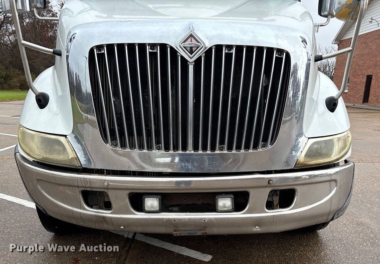 image for item ED2406 2003 International 8600 semi truck