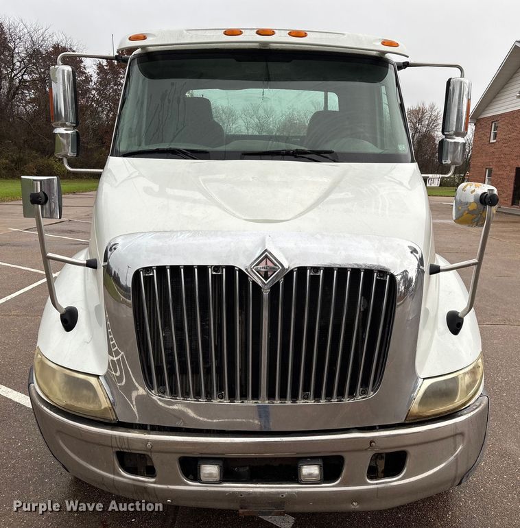 image for item ED2406 2003 International 8600 semi truck