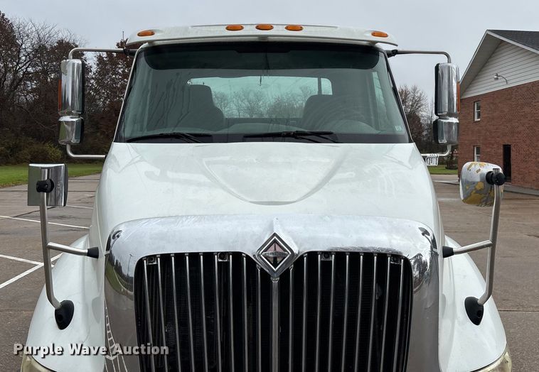 image for item ED2406 2003 International 8600 semi truck