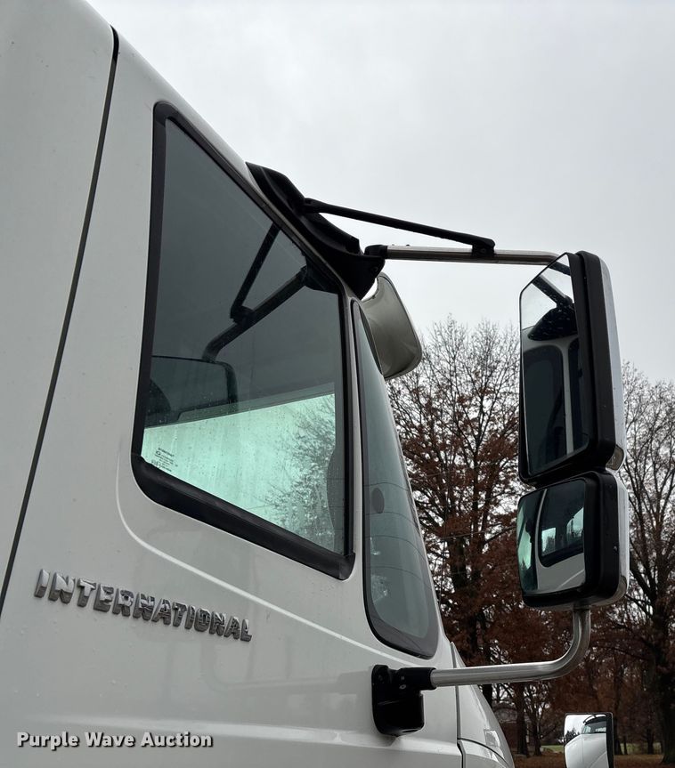 image for item ED2406 2003 International 8600 semi truck