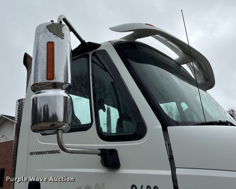 image for item ED2406 2003 International 8600 semi truck