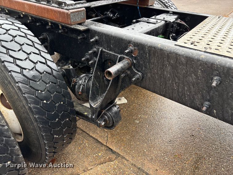 image for item ED2406 2003 International 8600 semi truck