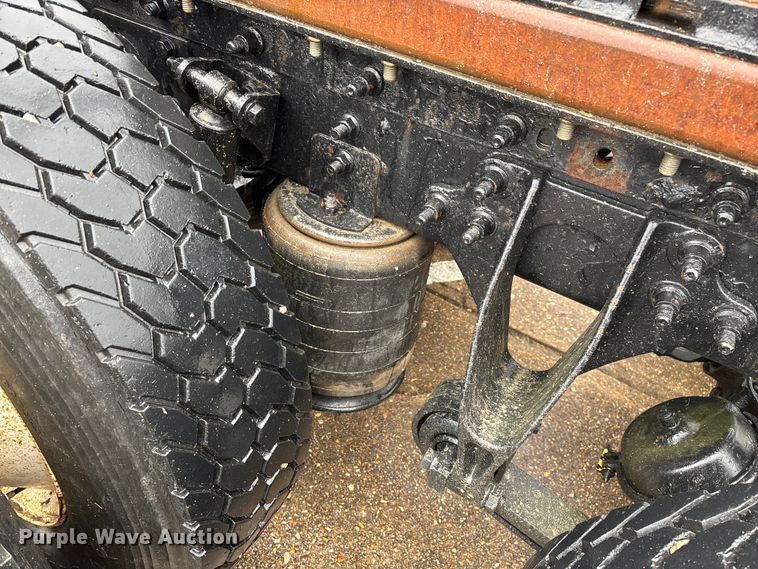 image for item ED2406 2003 International 8600 semi truck