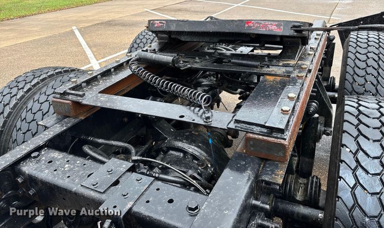 image for item ED2406 2003 International 8600 semi truck