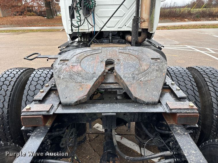 image for item ED2406 2003 International 8600 semi truck