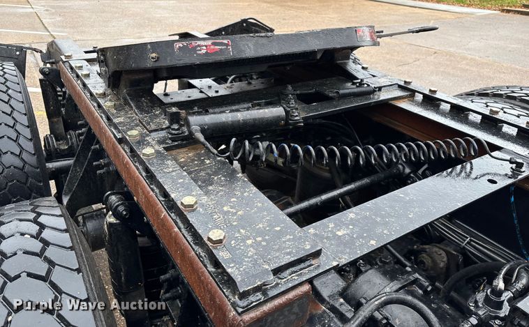 image for item ED2406 2003 International 8600 semi truck