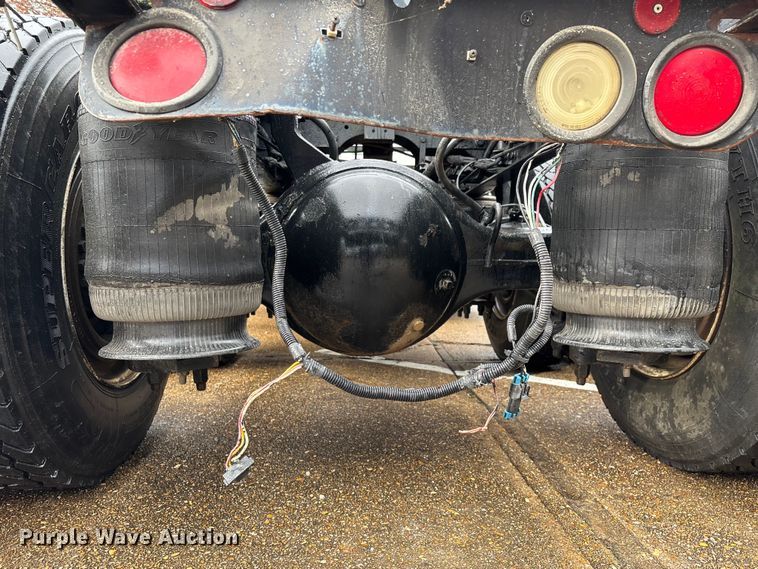 image for item ED2406 2003 International 8600 semi truck