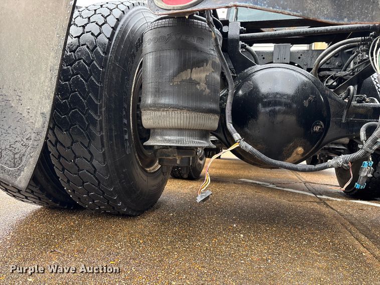 image for item ED2406 2003 International 8600 semi truck