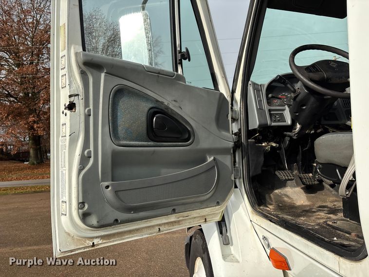 image for item ED2406 2003 International 8600 semi truck