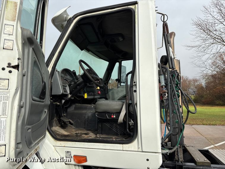 image for item ED2406 2003 International 8600 semi truck