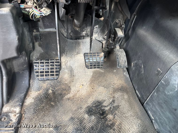 image for item ED2406 2003 International 8600 semi truck