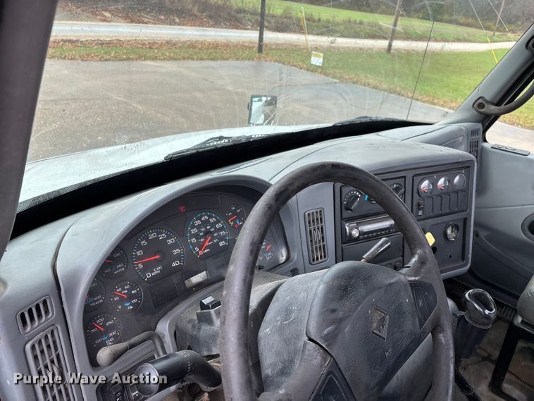 image for item ED2406 2003 International 8600 semi truck