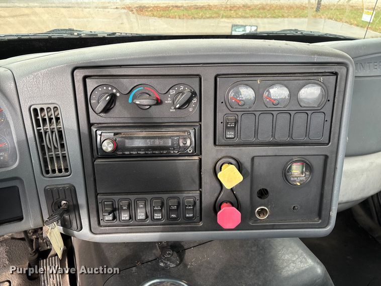 image for item ED2406 2003 International 8600 semi truck