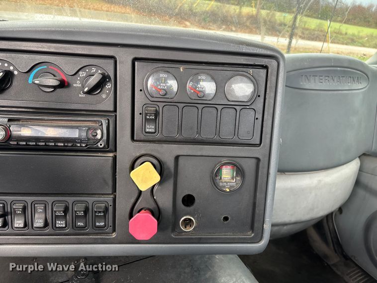 image for item ED2406 2003 International 8600 semi truck