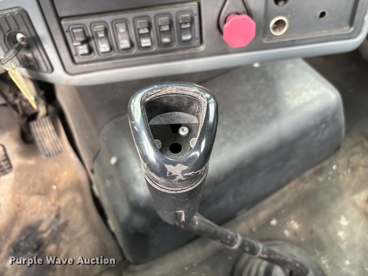 image for item ED2406 2003 International 8600 semi truck